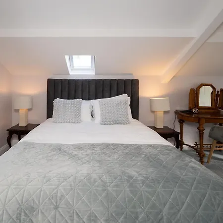 Abbey View Coach House 펜션
