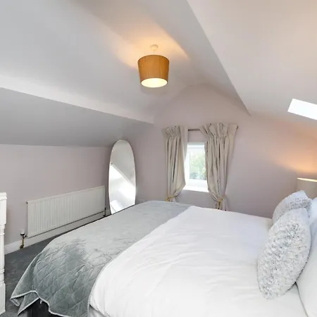 Abbey View Coach House *